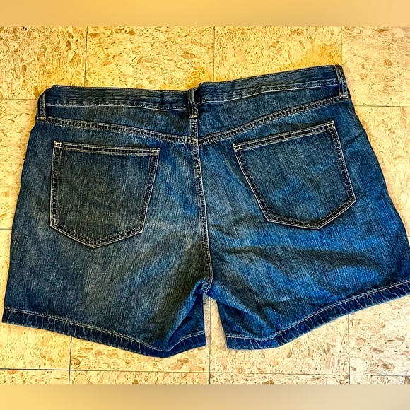 Cute Old Navy shorts - Picture 2 of 2